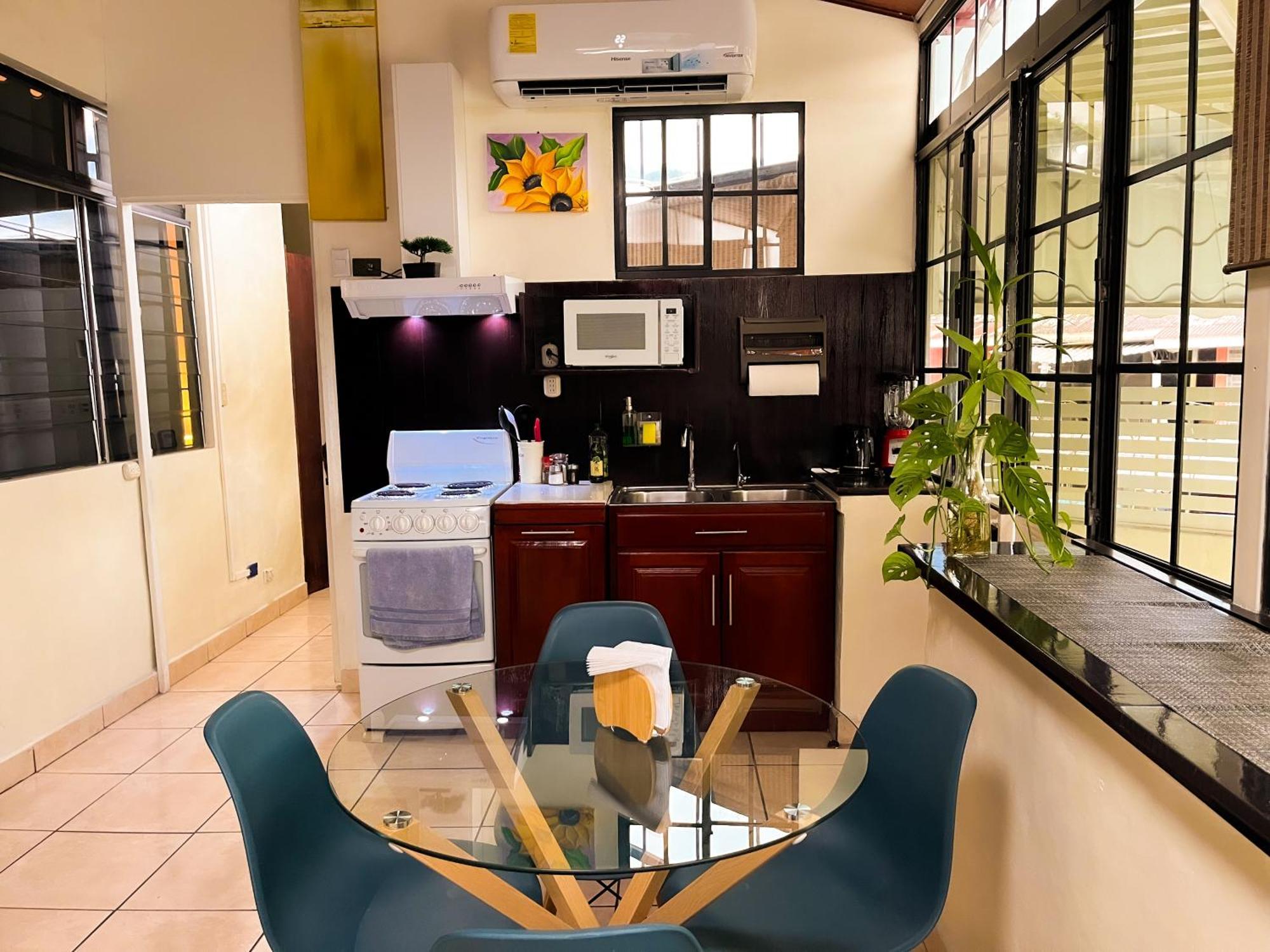 Apartamento Dos Banos Completos Wifi Y Ac Todo El Apto, San Salvador, Colonia Escalon *